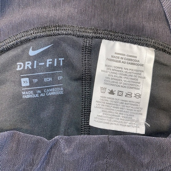 Nike Leggings with cutouts down sides - Picture 9 of 10